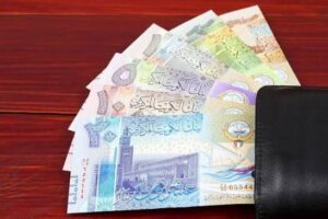 سعر الدينار الكويتي اليوم الإثنين في مصر