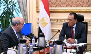 وزير الطيران يستعرض أمام رئيس الوزراء الموقف التنفيذي لمبنى الركاب (4) بمطار القاهرة.. وخطة لرفع الطاقة الاستيعابية إلى 70 مليون مسافر سنويًا