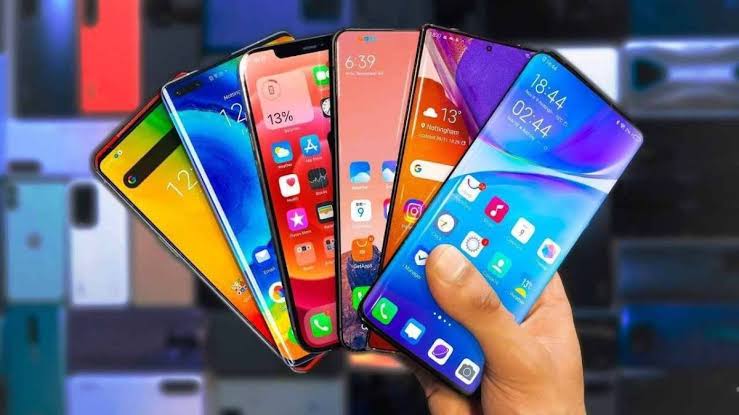 120 يومًا لإعفاء هواتف المصريين بالخارج.. الحكومة توازن بين حوكمة السوق ودعم الاقتصاد الرقمي