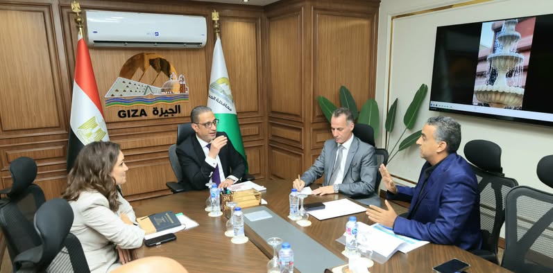 محافظ الجيزة يتابع تطوير ميدان الغاز وخطة تقليص نقاط تجميع القمامة بالوراق